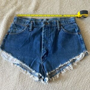 VINTAGE WRANGLER CUT OFF SHORTS